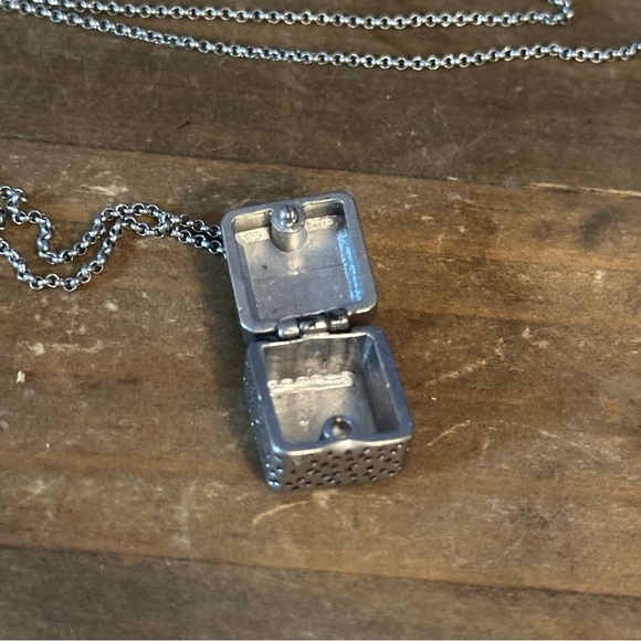 Madewell box pendant necklace - Picture 3 of 4